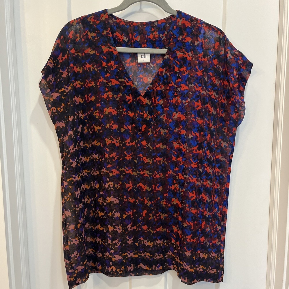 CAbi Size Small Blouse Style 3428 V-Neck Cap Sleeve Abstract Blue Red Print Top